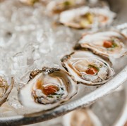 Viral Resto Oyster di Jakarta Tuai Protes Netizen, Ketahui Efek Buruk Kalau Kamu Menyantapnya Secara Asal
