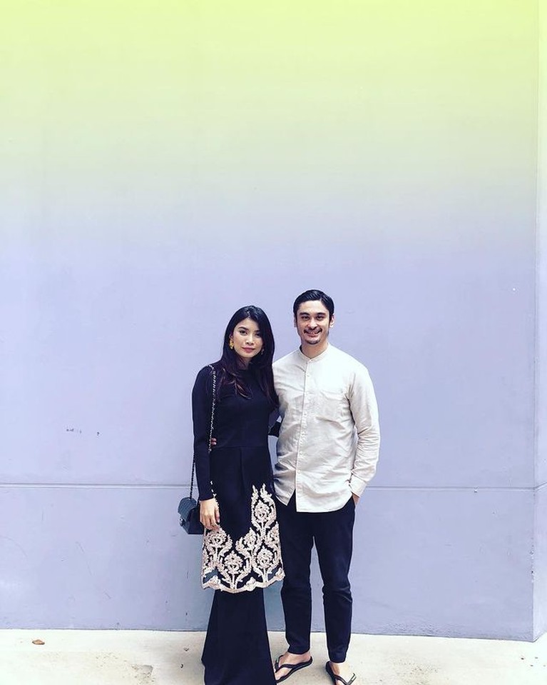 Usai bercerai dari Irna Mareta, Reuben menikah perempuan asal Malaysia bernama Shenty Feliziana pada 2018 lalu. Yuk, intip potretnya!