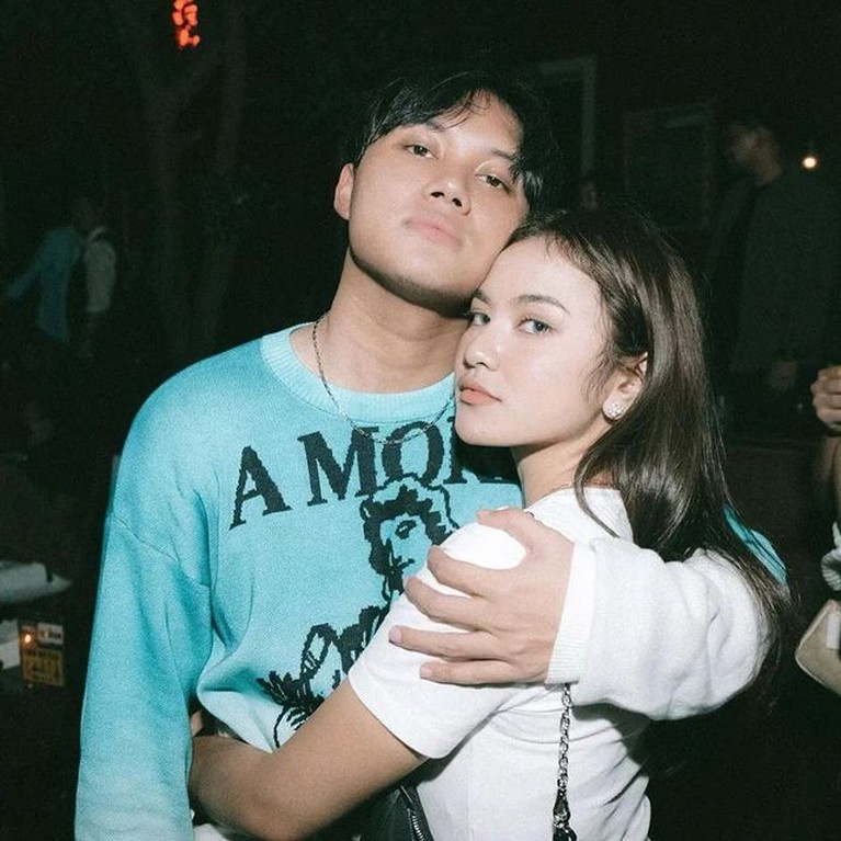 Rizky Febian dan Mahalini yang tengah kasmaran sering memamerkan kemesraan meski beda agama. Yuk, intip potretnya mereka!