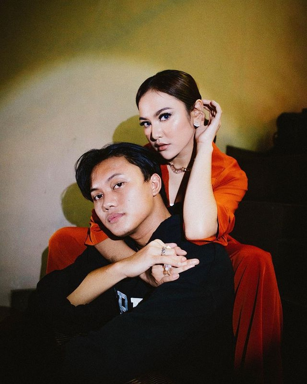 Rizky Febian dan Mahalini yang tengah kasmaran sering memamerkan kemesraan meski beda agama&period; Yuk&comma; intip potretnya mereka&excl;