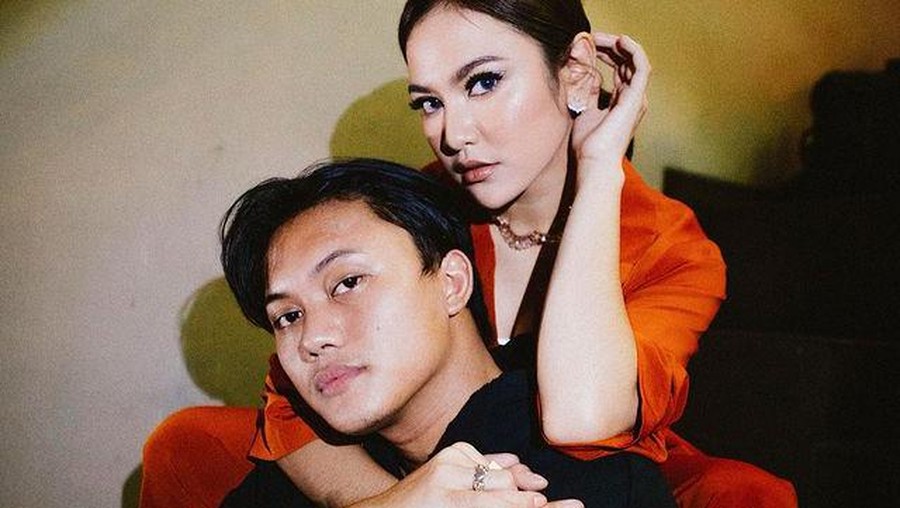Rizky Febian dan Mahalini yang tengah kasmaran sering memamerkan kemesraan meski beda agama. Yuk, intip potretnya mereka!