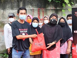 Bantu Warga Jakarta Jalani PPKM, Relawan Ganjar Bagi 100 Paket Sembako