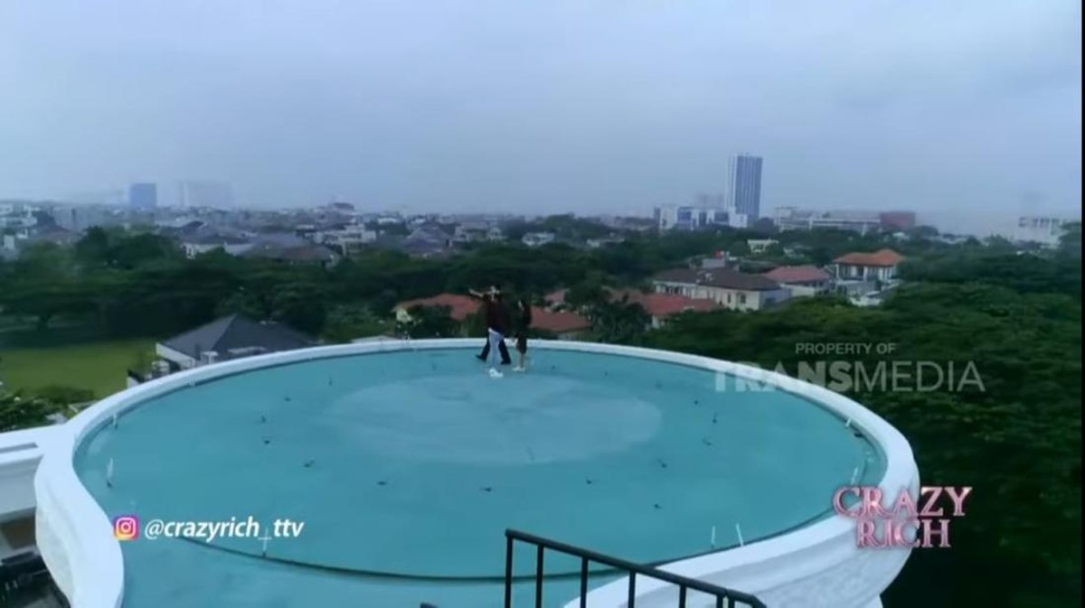 Rumah Tung Desem Waringin crazy rich Tangerang sangat luas dan mewah juga ada helipad pribadi&period; Yuk&comma; intip kemewahannya&excl;