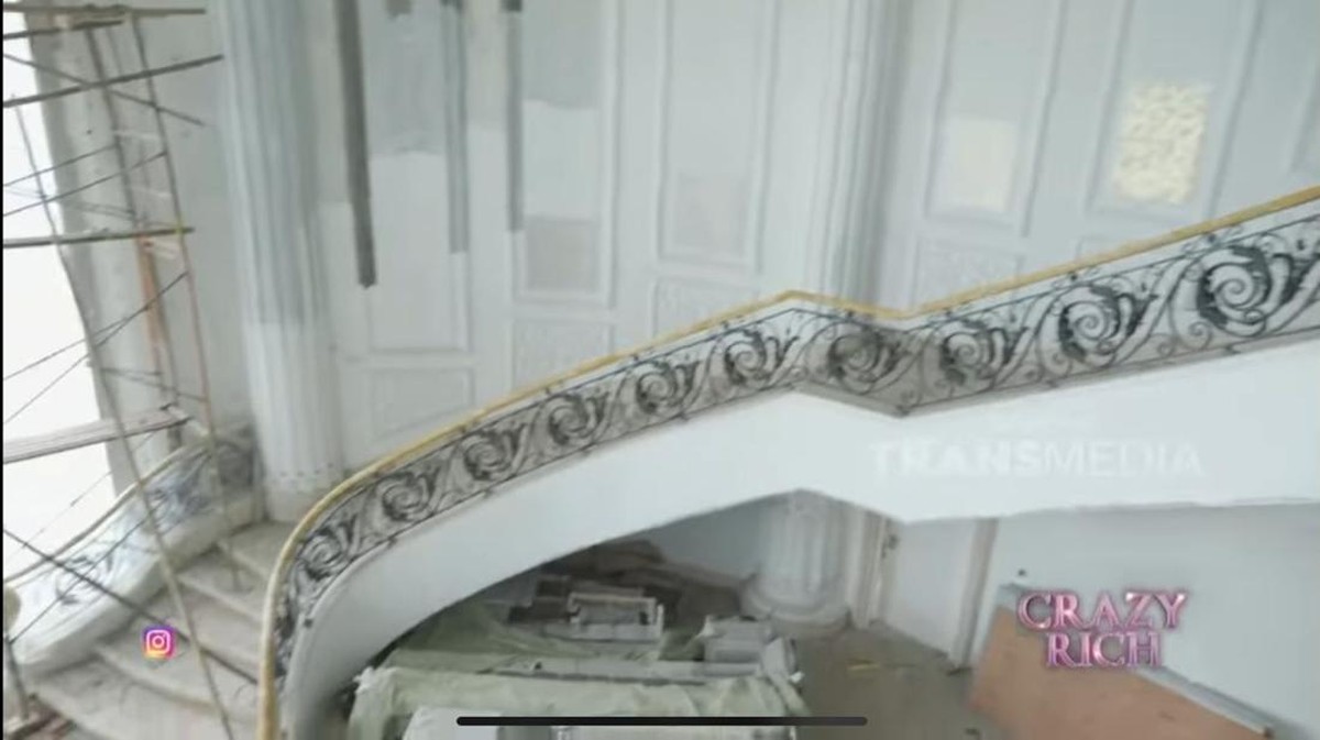 Rumah Tung Desem Waringin crazy rich Tangerang sangat luas dan mewah juga ada helipad pribadi&period; Yuk&comma; intip kemewahannya&excl;