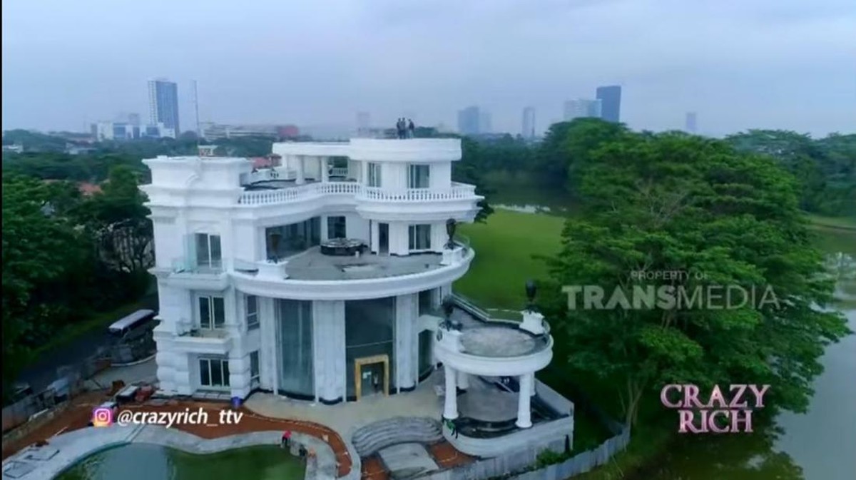 Rumah Tung Desem Waringin crazy rich Tangerang sangat luas dan mewah juga ada helipad pribadi&period; Yuk&comma; intip kemewahannya&excl;
