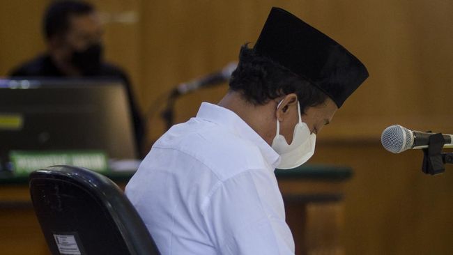 Pembebanan restitusi atau ganti rugi bagi korban perkosaan pimpinan ponpes Herry Wirawan kepada Kementerian tak memiliki dasar hukum.