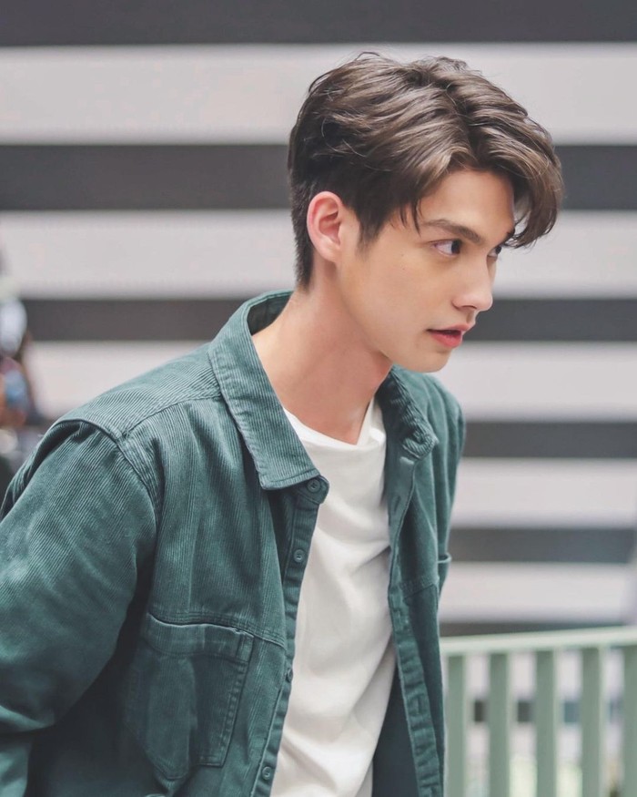 Dirinya pertama kali terjun di dunia entertainment Thailand sejak usia 15 tahun lewat sebuah acara televisi bertajuk 'Strawberry Krubcake'. Saat itu ia dihubungi oleh pencari bakat untuk mengikuti audisi./ Foto: instagram/bbrightvc