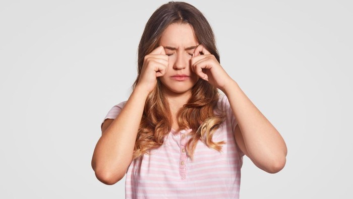 Waspada, 4 Keluhan pada Mata Ini Bisa Menjadi Tanda Kamu Terpapar Omicron!