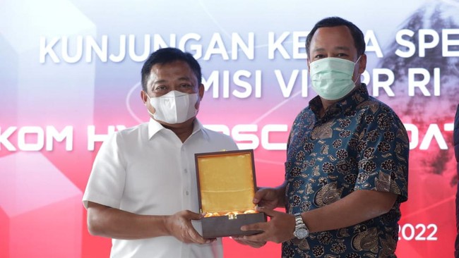 Telkom menjawab tantangan tren digitalisasi dan potensi industri melalui pembangunan serta penataan bisnis data center yang dimiliki TelkomGroup.