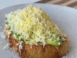Bukan Keju, Telur Rebus Parut Jadi Tren Baru Topping Roti Panggang