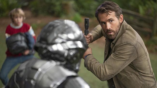The Adam Project menjadi proyek terbaru Ryan Reynolds bersama Netflix.
