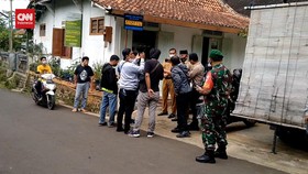 VIDEO: Densus 88 Tangkap Kakak-Adik Terduga Teroris Di Batang