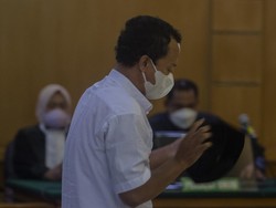 Hakim Anggap Perbuatan Herry Wirawan Perkosa Santriwati Kejahatan Serius