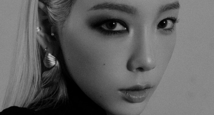 Total ada 12 judul lagu dalam album INVU. Menurut Taeyeon, kedua belas lagu tersebut mewakili perasaan pribadinya dan kisah cinta yang rumit./ foto: twitter.com/girlsgeneration