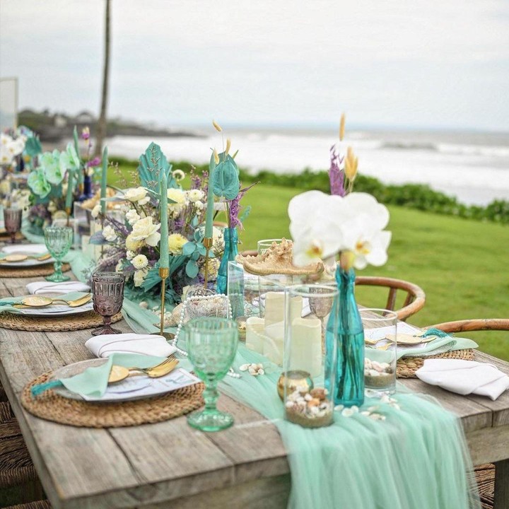 <p>Tema pesta ulang tahun Claire yang kedua menggemaskan banget, Bunda. Kalau dilihat dari dekorasinya, temanya adalah mermaid. Sesuai nih, dengan venue-nya yang berada di pinggir pantai. (Foto: Instagram @shandyaulia)</p>
