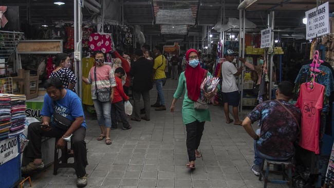 Tujuh daerah yang berstatus PPKM level 4 untuk periode 8-14 Maret bakal menerapkan sejumlah pembatasan, seperti WFO 25 persen.