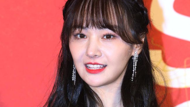 China berencana memperketat batasan pembayaran artis tampil di televisi. Tingginya bayaran disebut memengaruhi produksi.