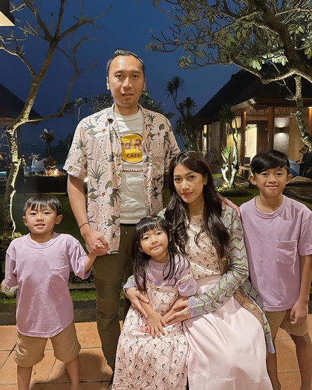 Lezbiyen hukmronligi pornosini onlayn tomosha qiling