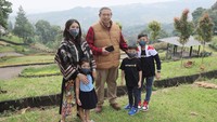 <p>Susilo Bambang Yudhoyono memiliki tiga cucu yang sudah tumbuh besar. Mereka adalah Airlangga Satriadhi Yudhoyono, Pancasakti Maharajasa Yudhoyono, dan Gayatri Idalia Yudhoyono. (Foto: Instagram @ruby_26)</p>