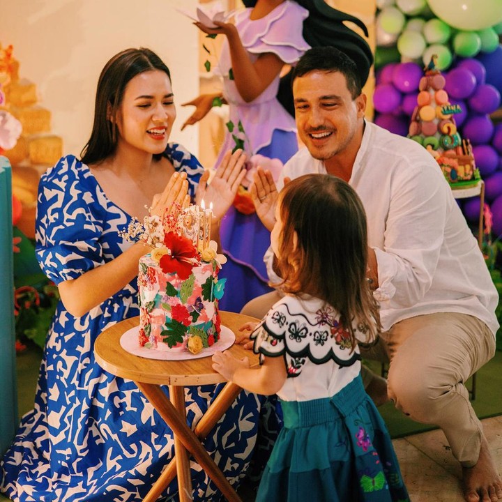 <p>Zalina Raine Wyllie, putri semata wayang Raisa dan Hamish Daud, baru saja merayakan ulang tahun ke-3 nih, Bunda. Zalina merayakan ulang tahunnya pada 12 Februari. (Foto: Instagram @raisa6690)</p>