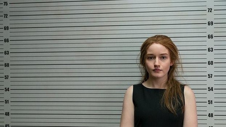 Anna Delvey dalam serial Inventing Anna