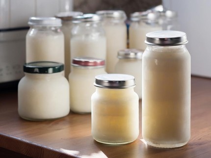 Antara Botol Susu Plastik dan Kaca, Mana yang Terbaik untuk Simpan ASI Perah?