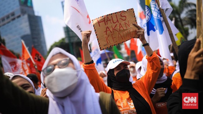 Wagub DKI dan DPRD DKI Jakarta yang menolak buruh merayakan aksi May Day di Jakarta International Stadium disindir kurang pergaulan.