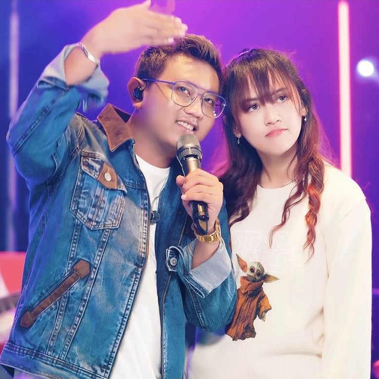 Denny Caknan dan Happy Asmara Happy Asmara dan Denny Caknan santer disebut kembali merajut asmara dan menjadi perhatian publik. Yuk, intip potret mereka!