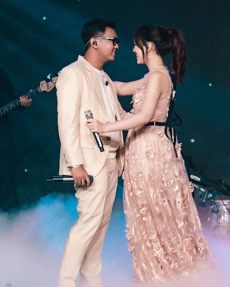 Denny Caknan dan Happy Asmara Happy Asmara dan Denny Caknan santer disebut kembali merajut asmara dan menjadi perhatian publik. Yuk, intip potret mereka!