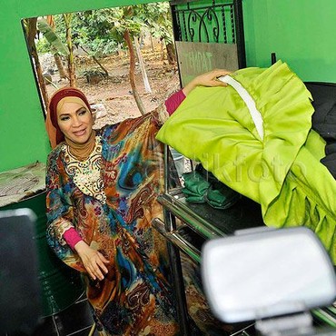 Jenazah Dorce Gamalama Disalatkan di Masjid Al-Hayyu Lubang Buaya