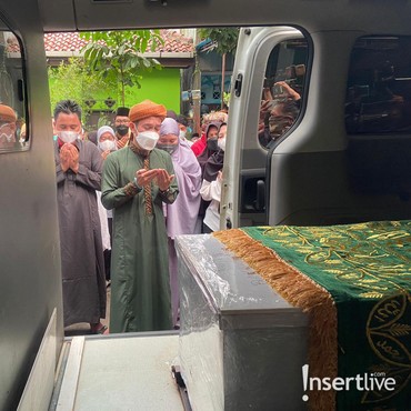 Dorce Gamalama Disalatkan di Masjid Al Hayyu Sesuai Protokol COVID-19