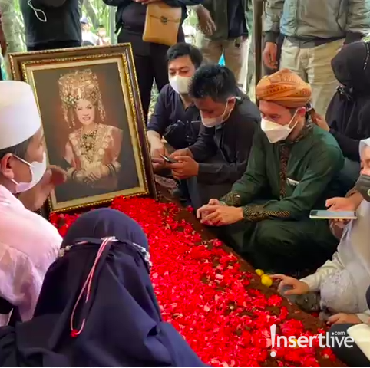 Tinggal Kenangan, Dorce Gamalama Diungkap Sahabat Sering Bagikan Uang