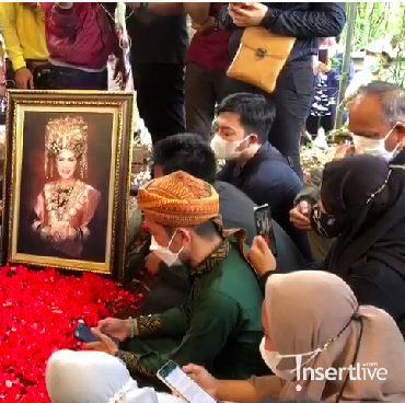 Harta Warisan Dorce Gamalama Jadi Rebutan Anak Angkat dan Keluarga?