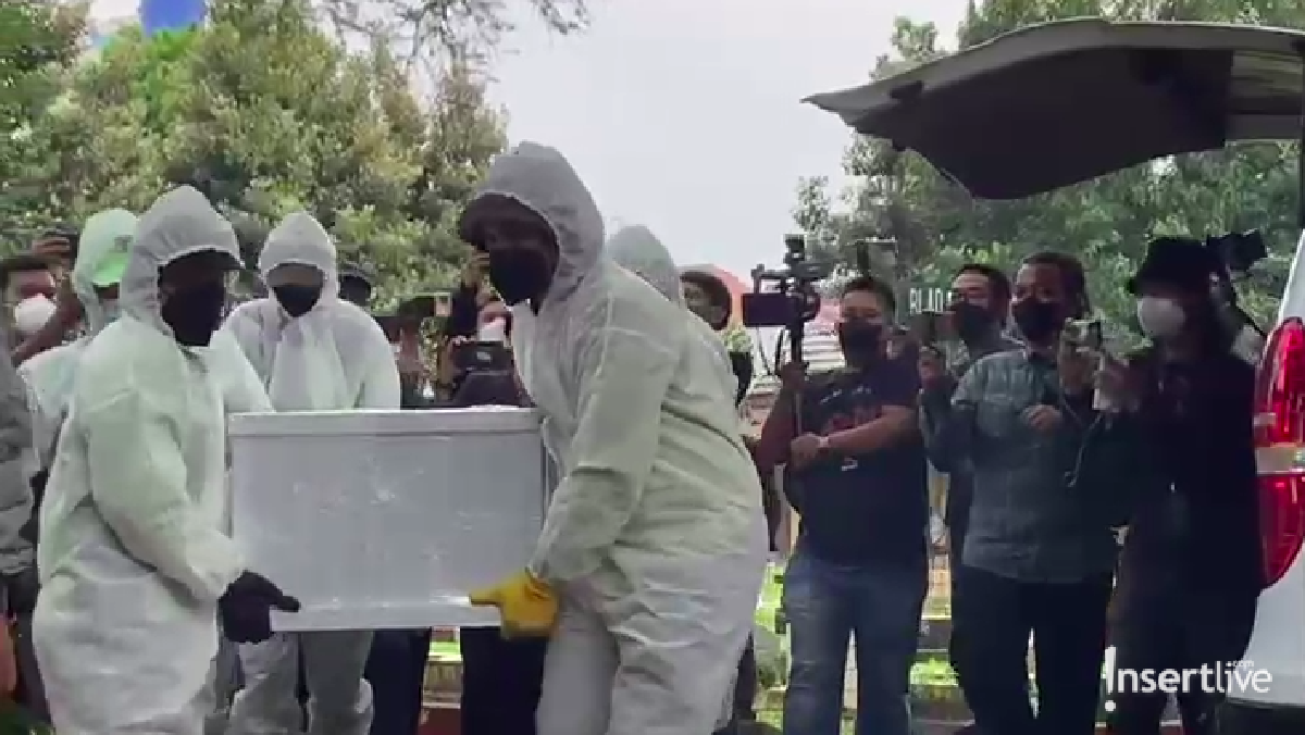 pemakaman dorce gamalama