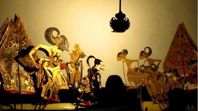 Bagi Ketua DPD Golkar Jawa Timur M. Sarmuji, wayang adalah sarana edukasi, tuntunan untuk masyarakat luas dari anak-anak hingga dewasa.