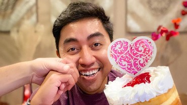 img-title Pede Jadi Gay, Kia AFI Pamer Manja-manjaan dengan Pria Bule
