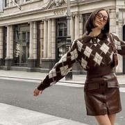 Jadi Tren Baru Musim Ini, Berikut Cara Memadukan Berbagai Busana Shades Warna Coklat!