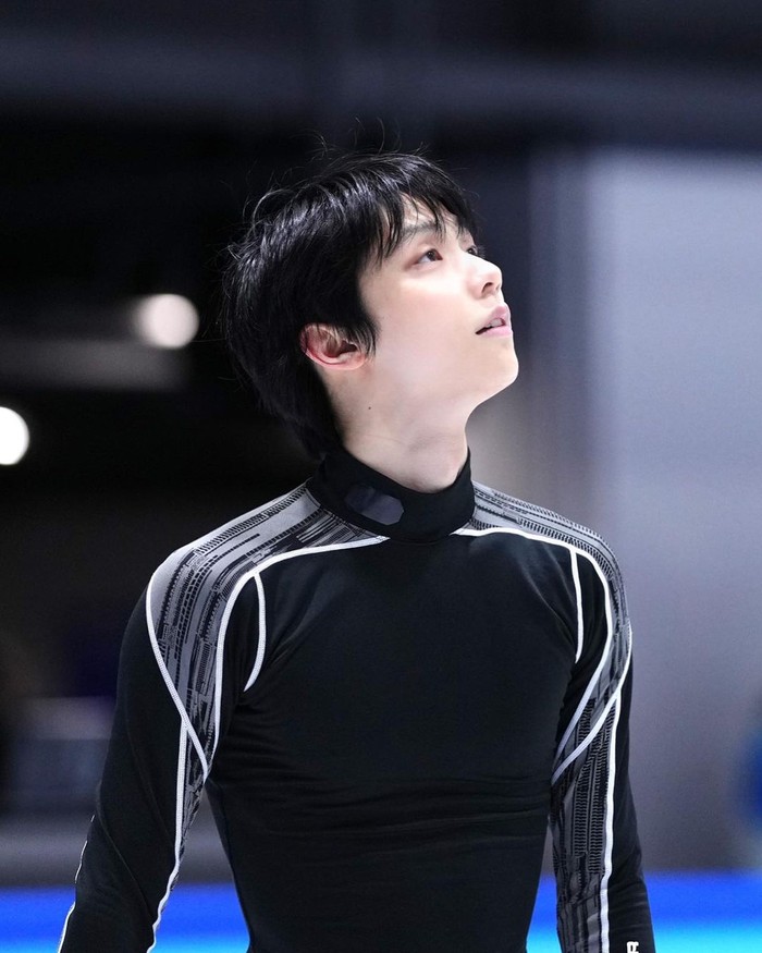 Menariknya ada tradisi khusus yang dilakukan para penggemar saat Hanyu selesai tampil, mereka akan melemparkan boneka Winnie the Pooh ke arena es. Saking banyaknya Boneka, ia pun memilih menyumbangkannya ke Skating Federation./ Foto: instagram/yuzuru547