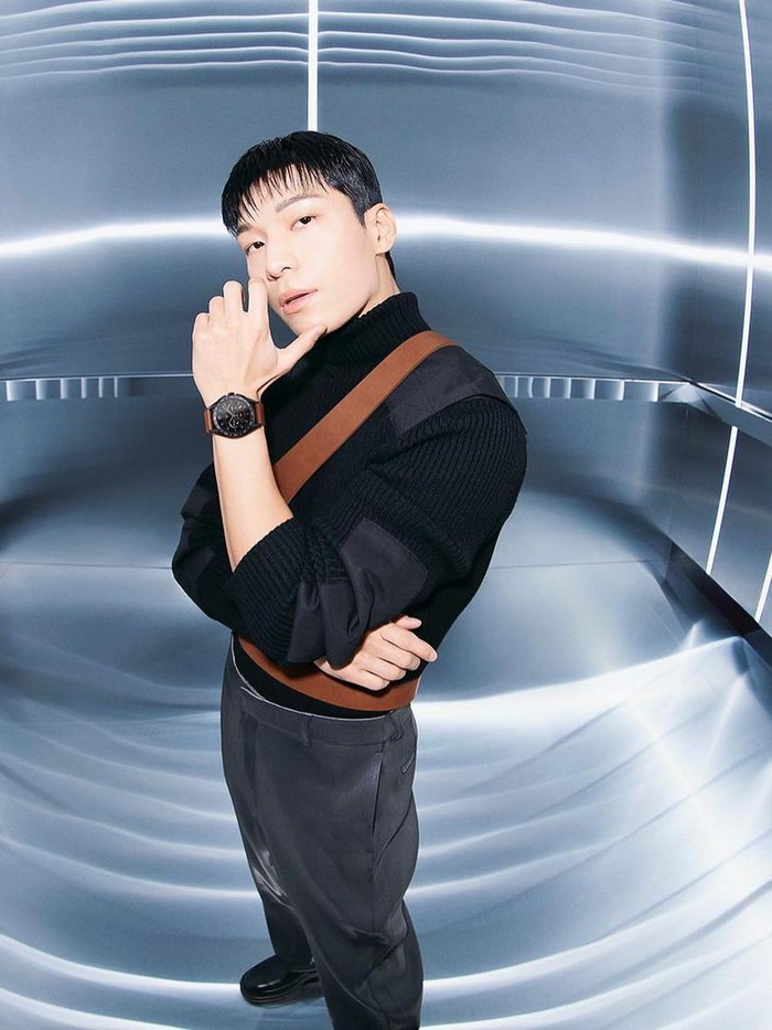 Pada Senin, (14/2) lalu, melalui unggahannya di Instagram, ELLE Korea memperkenalkan Wi Ha Joon sebagai Korean Brand Ambassador brand jam tangan mewah TAG Heuer. Wi Ha Joon membawakan koleksi #TAGHeuerConnected Calibre E4 45 mm./ Foto: Instagram.com/ellekorea