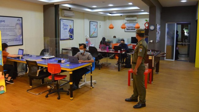 Pengawasan akan difokuskan Satpol PP DKI di ruang-ruang publik seperti taman kota, pasar tradisional, pusat perbelanjaan, dan kawasan obyek wisata.