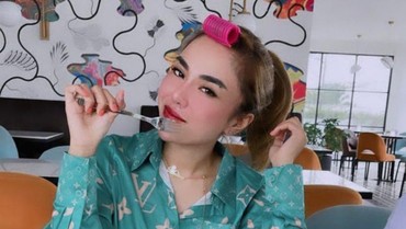 Medina Zein Bantah Alasan Lepas Hijab gegara Hasutan Orang Lain