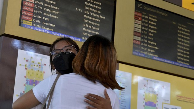 Singapura akan melakukan pelonggaran atas pembatasan terkait Covid-19 besar-besaran mulai Selasa (26/4) pekan depan.