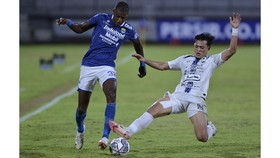 Resmi, Persib Rekrut Alfeandra Dewangga dan Julio Cesar
