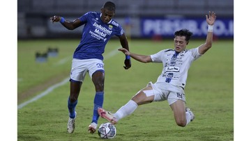 Berita Olahraga Terkini CNN Sport : Resmi, Persib Rekrut Alfeandra Dewangga dan Julio Cesar