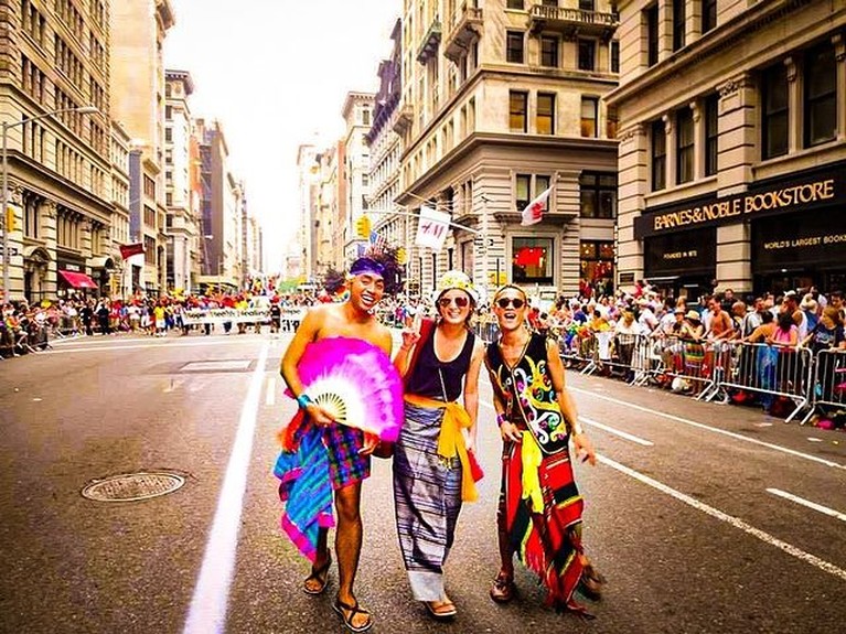 Kia AFI tengah menjadi sorotan usai ngaku gay dan ikut parade LGBTQ di luar negeri. Yuk, intip momennya!