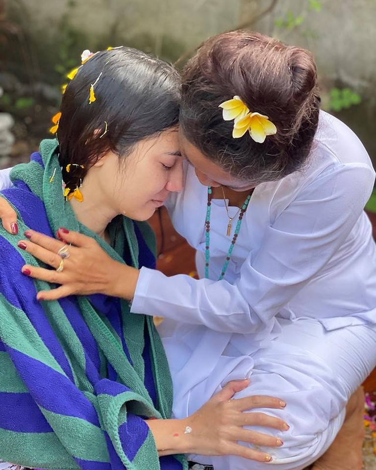 Potret Pevita Pearce Jalani Prosesi Spiritual Adat Bali Potret Pevita Pearce Jalani Prosesi Spiritual Adat Bali