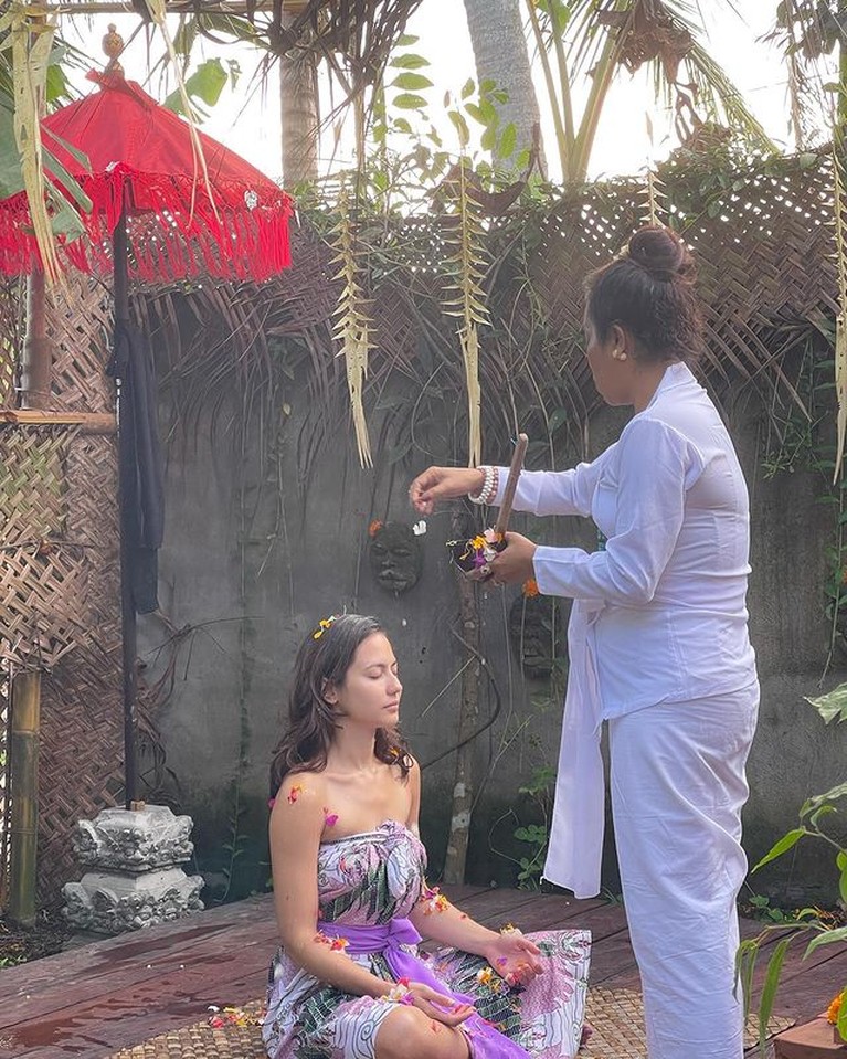 Potret Pevita Pearce Jalani Prosesi Spiritual Adat Bali Potret Pevita Pearce Jalani Prosesi Spiritual Adat Bali