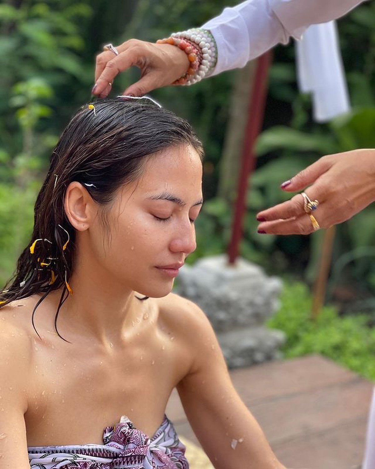 Potret Pevita Pearce Jalani Prosesi Spiritual Adat Bali