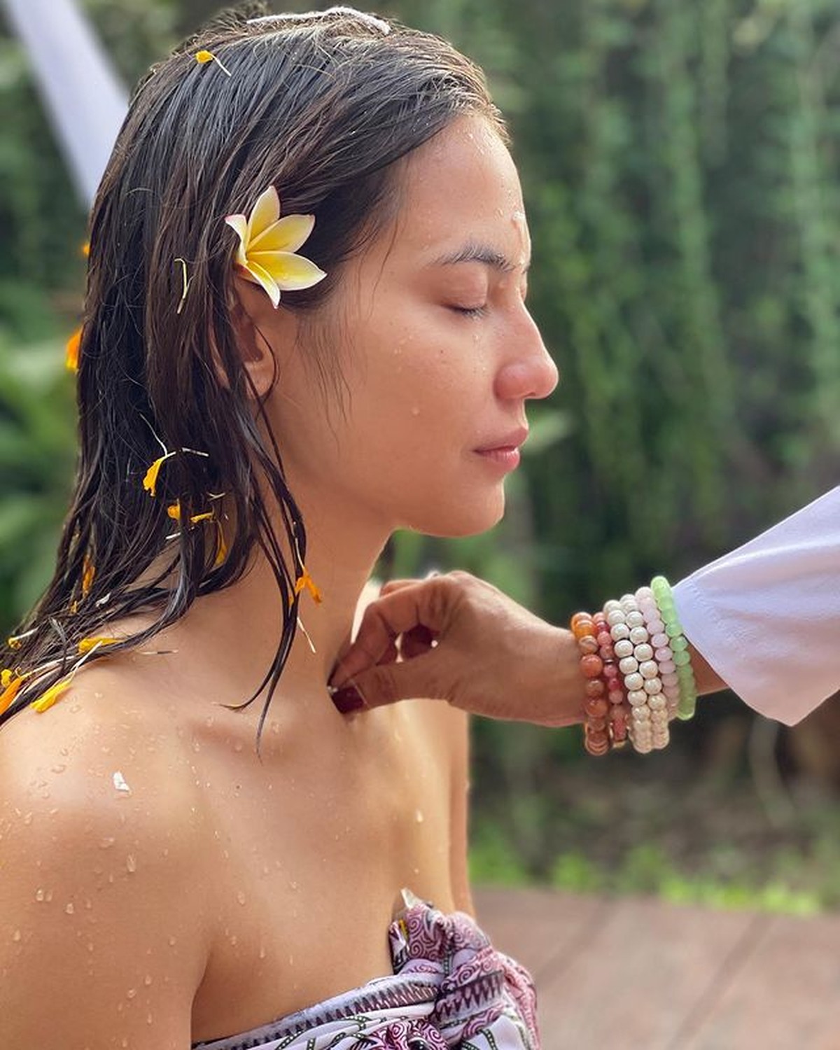 Potret Pevita Pearce Jalani Prosesi Spiritual Adat Bali