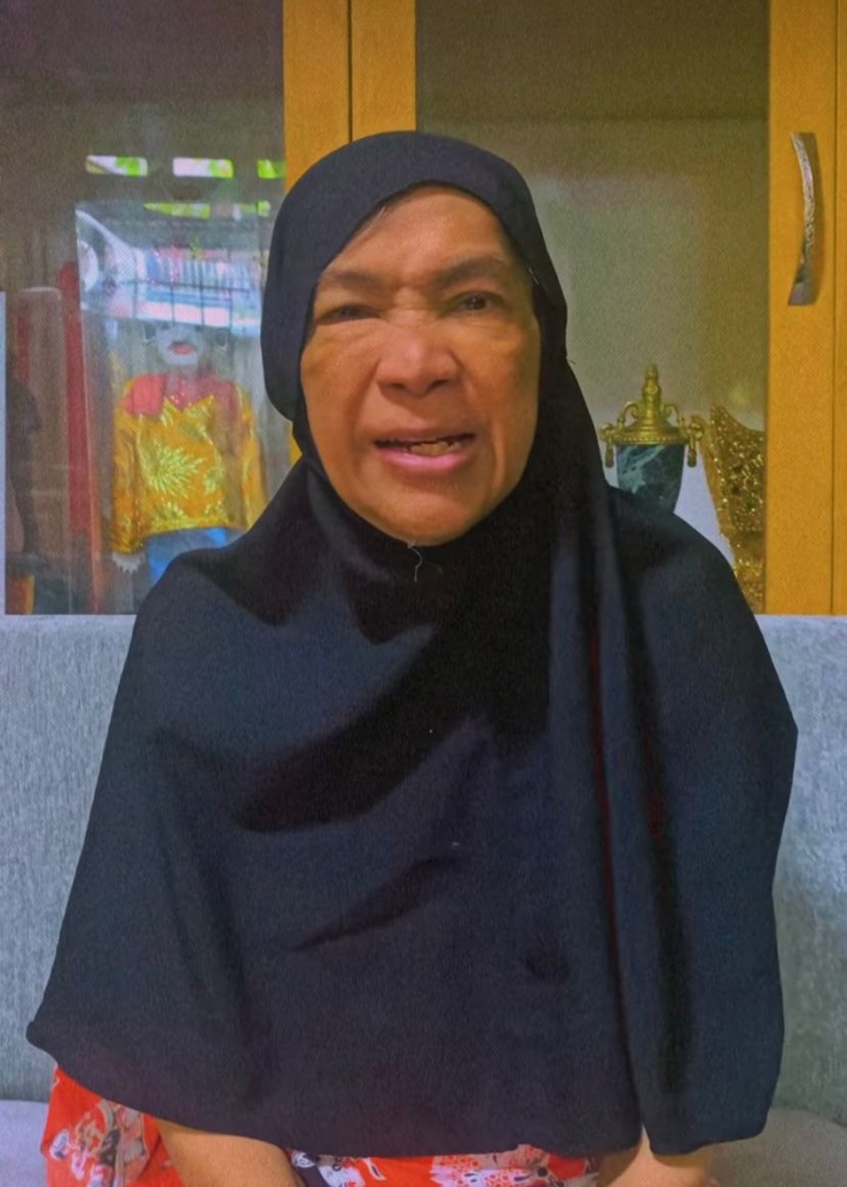 Kabar duka tengah menyelimuti dunia hiburan Tanah Air&comma; Dorce Gamalama meninggal dunia Rabu &lpar;16&sol;2&rpar;&period; Yuk&comma; tengok potret terakhirnya&excl;